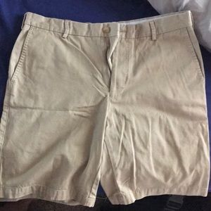 Peter Millar flat front khaki shorts